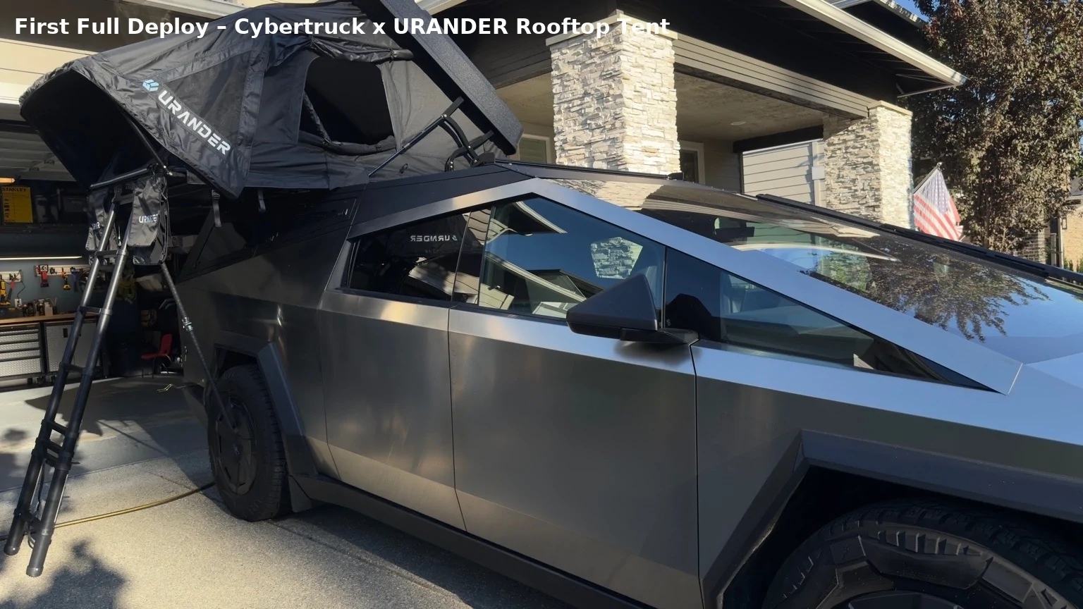 Tesla Cybertruck Urander Bed Cap + Urander SkyLounge IMG_1306