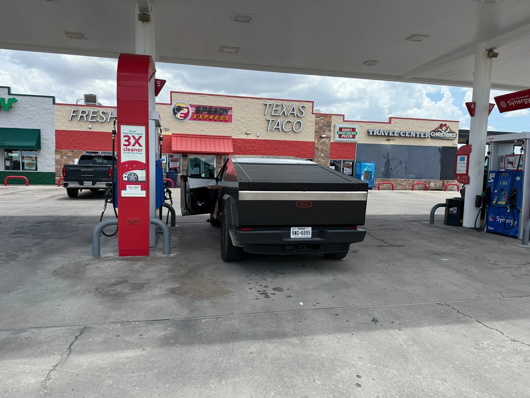 Tesla Cybertruck Daily random Cybertruck photos thread - Post Yours! 📸 🤳 IMG_7461