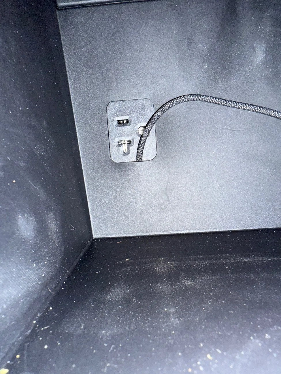 Tesla Cybertruck Hidden way to access the center console img_6202-jpeg