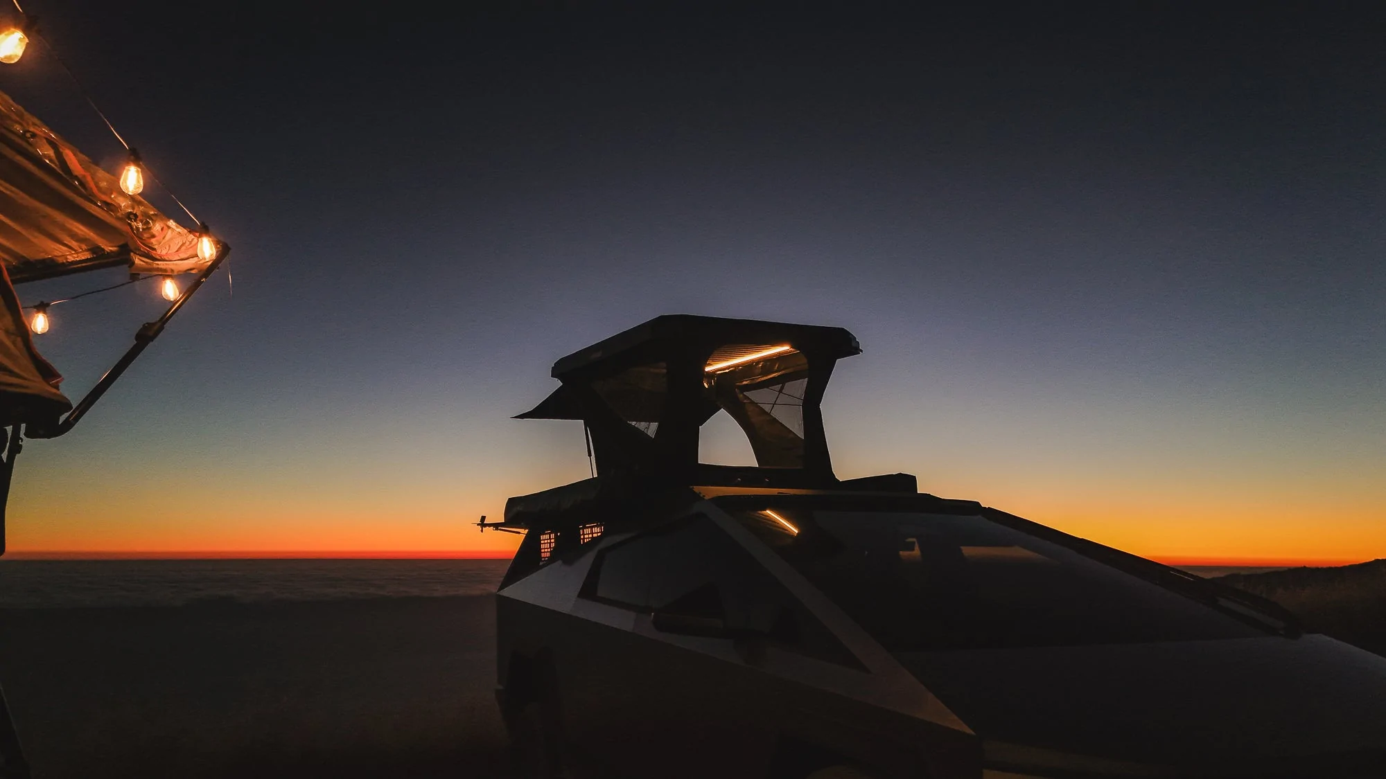 Tesla Cybertruck Introducing Urander CyberCamp Pano - 360° Panoramic Cybertruck Roof Top Tent RTT _fly_20250730_215004_0101_1754550799952_photo_2-15