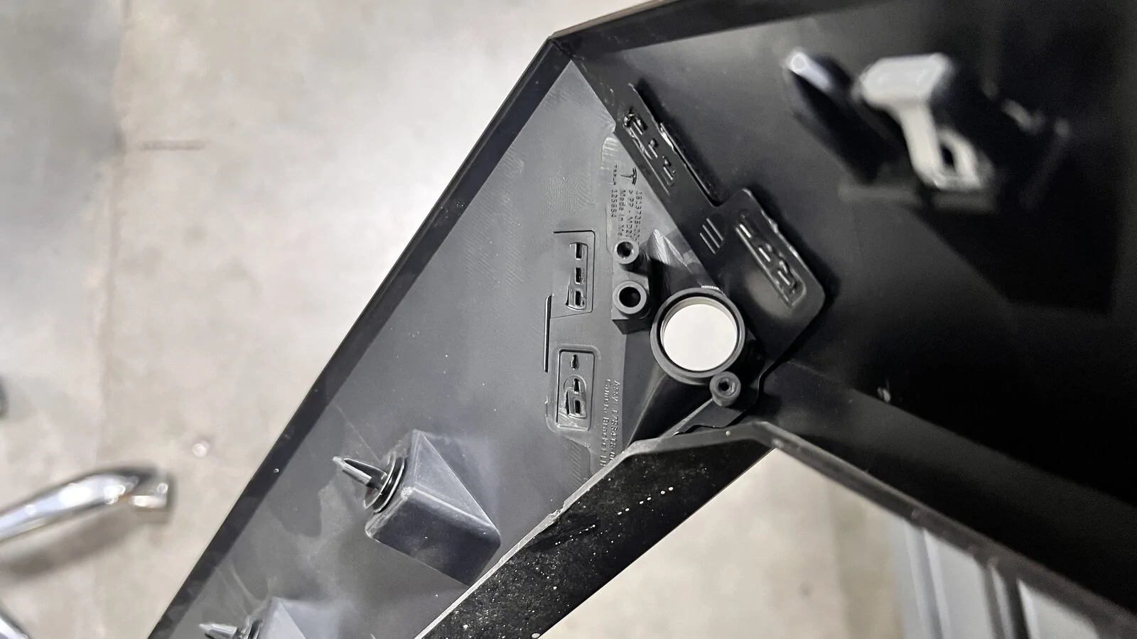 Tesla Cybertruck Fix fender camera - pushed in? GUID-3F9FF536-952E-4206-B1F8-E6B78A71F225-online-en-US
