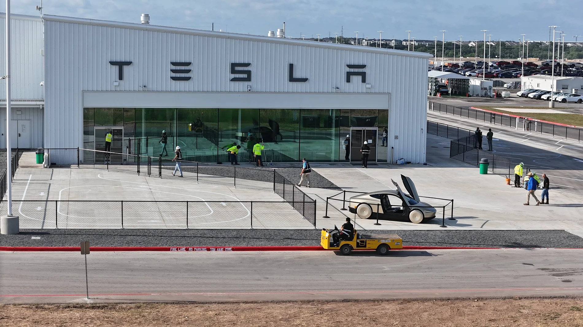 Tesla Cybertruck New customer factory delivery center coming to Giga Texas G0GG69eW0AQB_r9