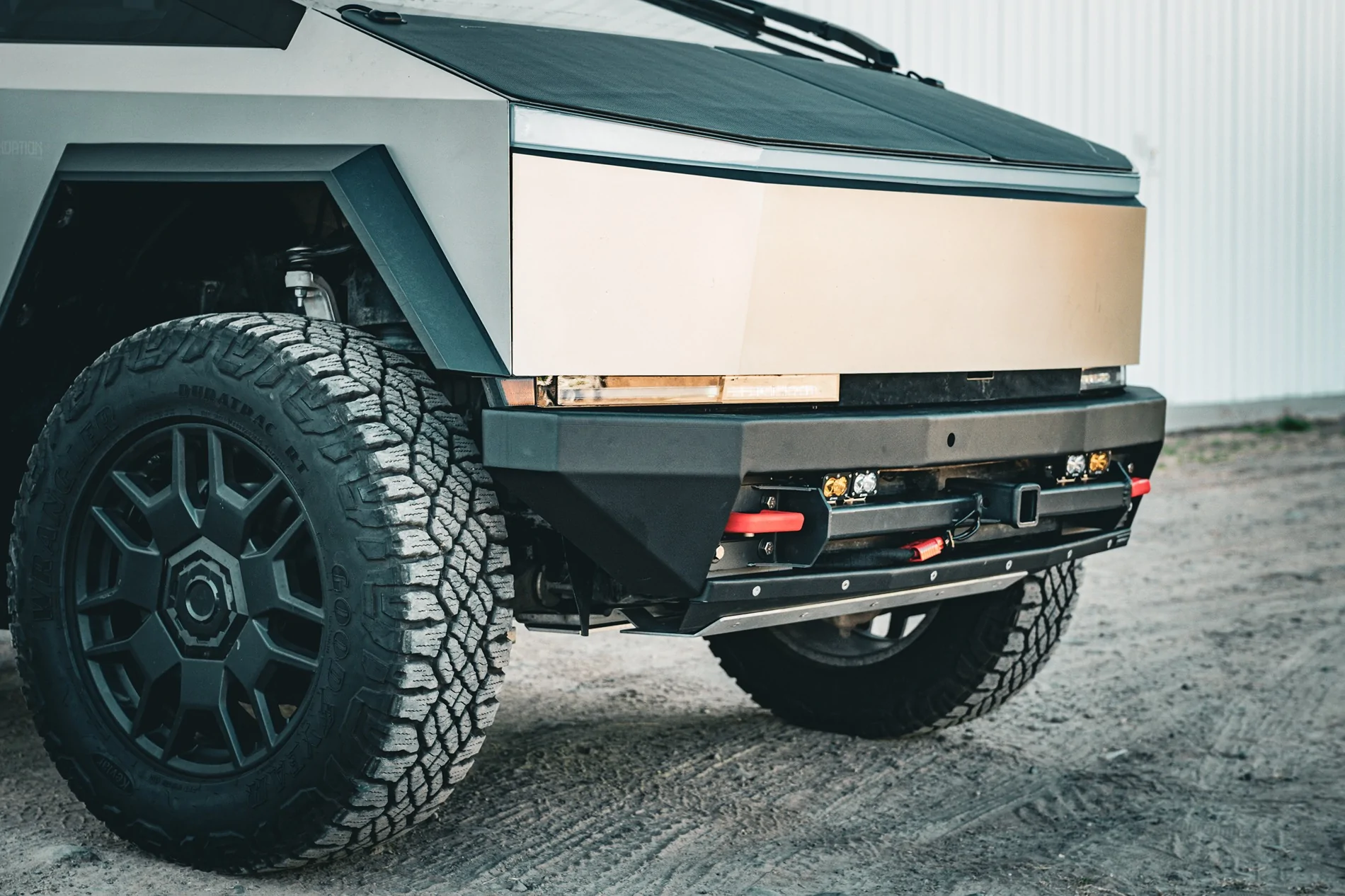 Tesla Cybertruck 🏕️ What is the "BEST" camper/cap/rack? eDSC04362