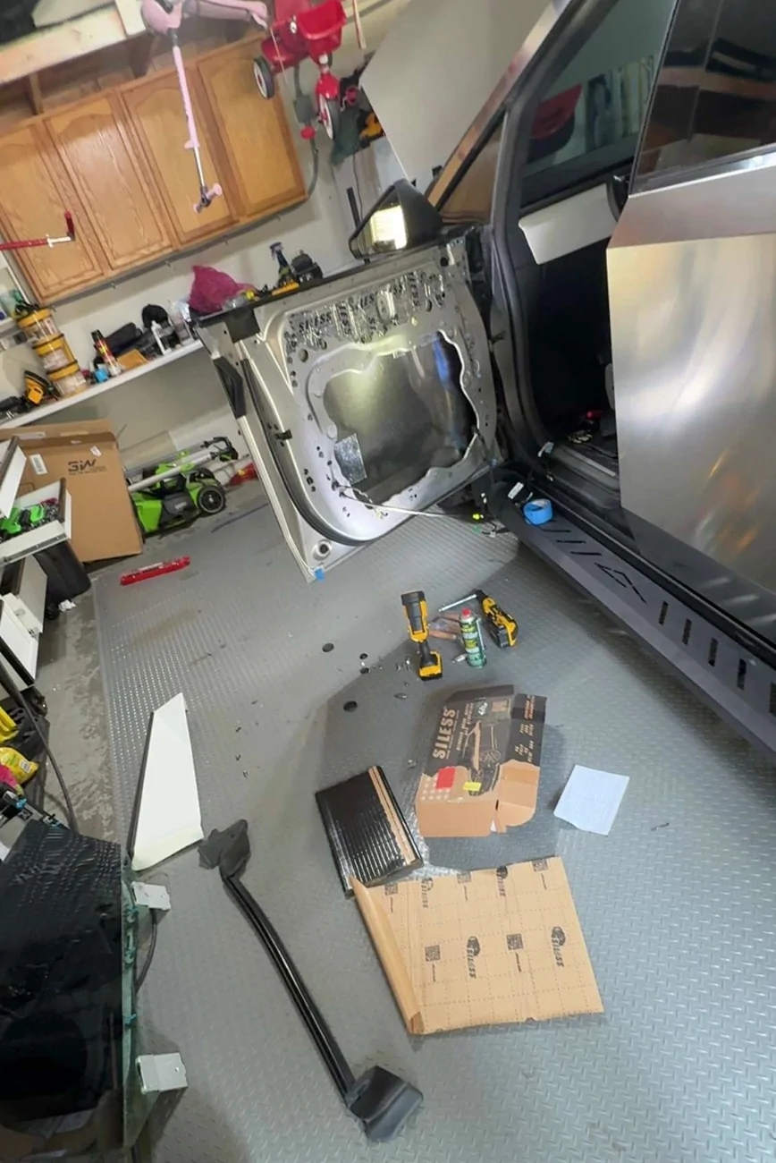 Tesla Cybertruck Video: how to fix Door Rattle / Wobble at high speed and when closing IMG_9062