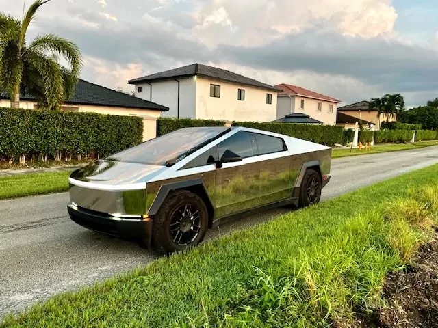 Tesla Cybertruck My Cybertruck DIY Polishing Results After 3 Days Cyber Polishing (2) copy