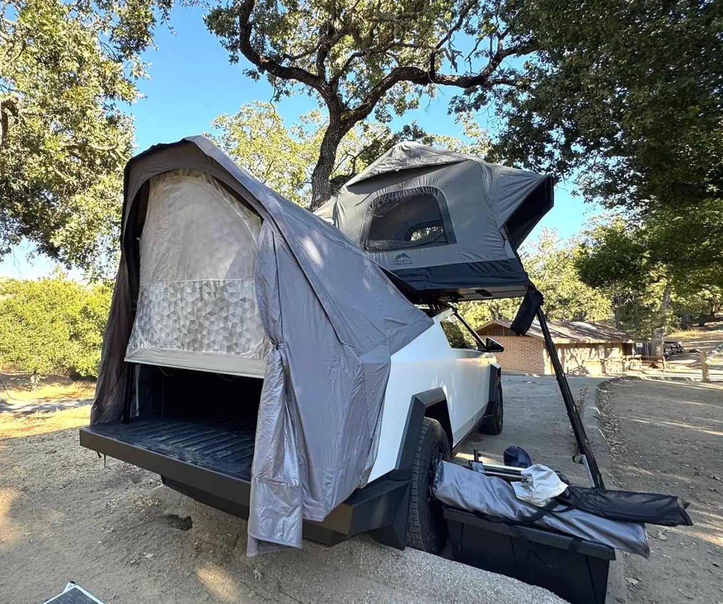 Tesla Cybertruck THULE OUTSET: New type of tent! - Hitch-mounted car tent Screenshot 2025-09-09 at 11.14.57