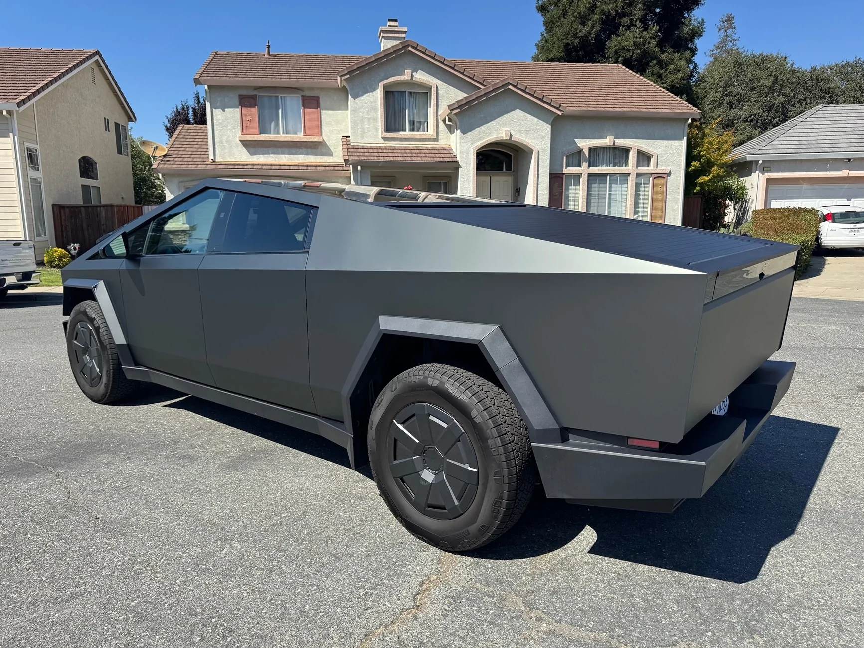 Tesla Cybertruck Cybertruck wrapped in TWRAPS Matte Mysterious Green IMG_7207