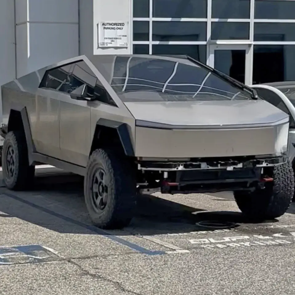 Tesla Cybertruck I Spy 37’s….. IMG_9183