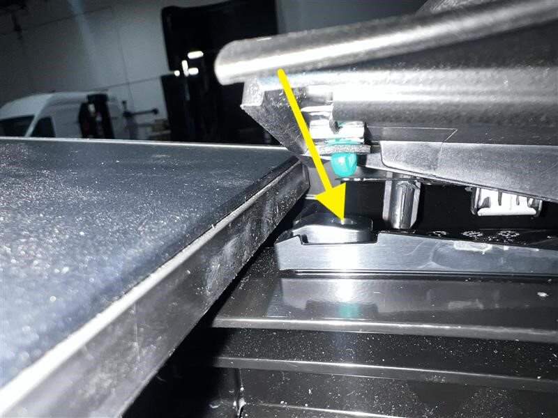 Tesla Cybertruck Sail Applique green clip - where can I get this part? -03F6E292-81BD-47A7-847E-3D70A09BFAB3-online-en-US