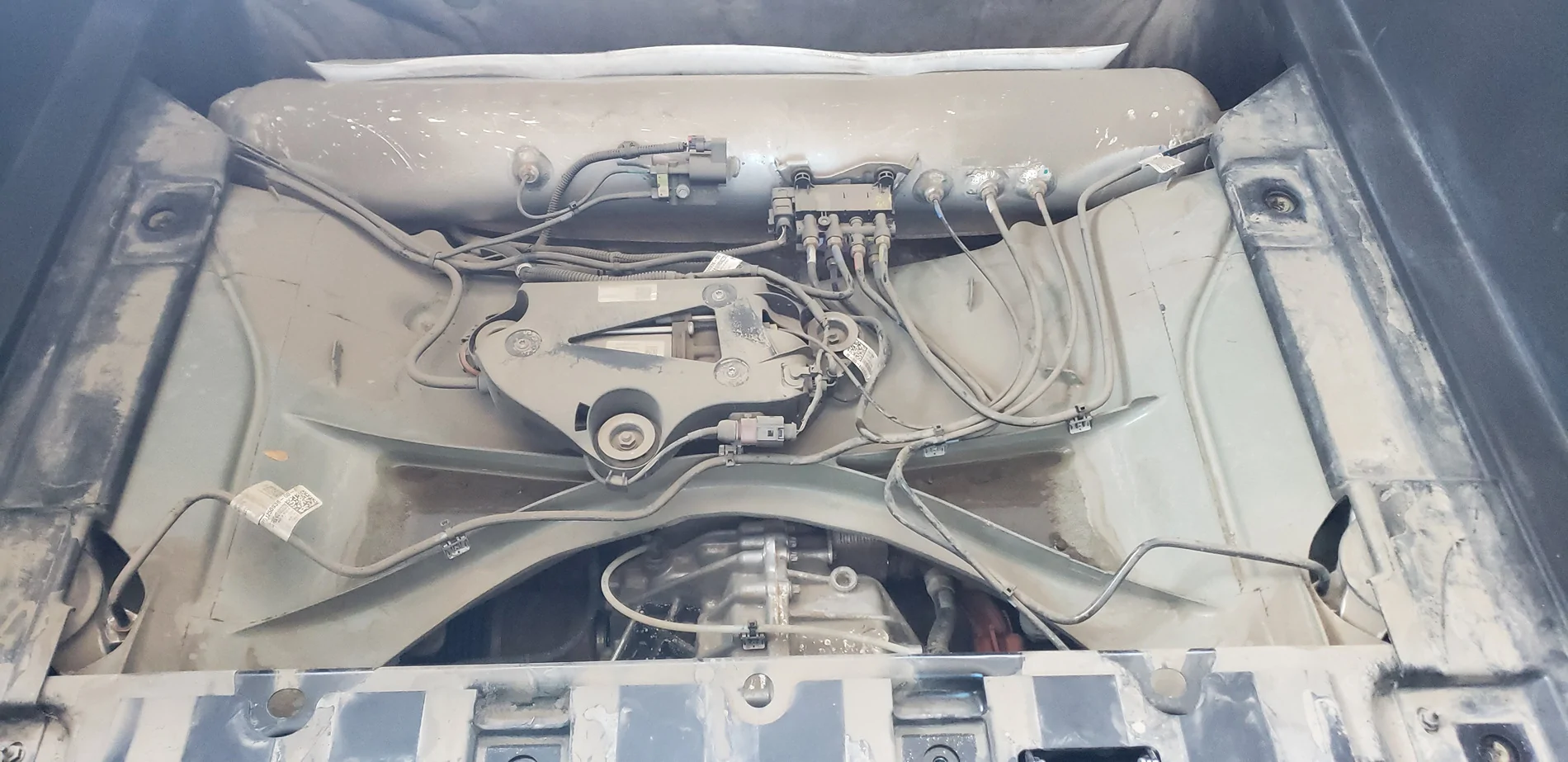 Tesla Cybertruck Overland to Arctic Ocean Ruined My Tonneau Cover (Due to Dust) Dust under vault