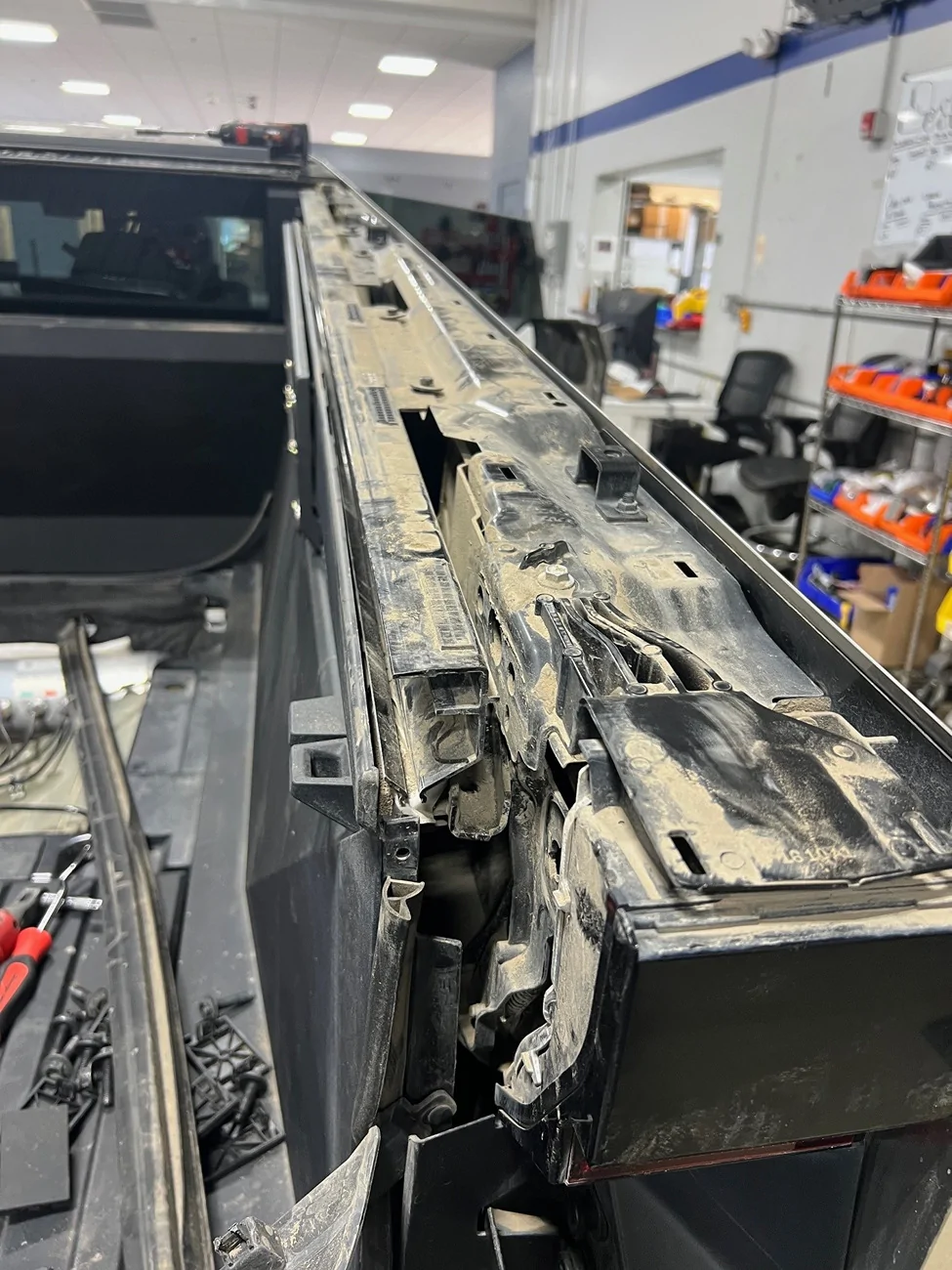 Tesla Cybertruck Overland to Arctic Ocean Ruined My Tonneau Cover (Due to Dust) smith3