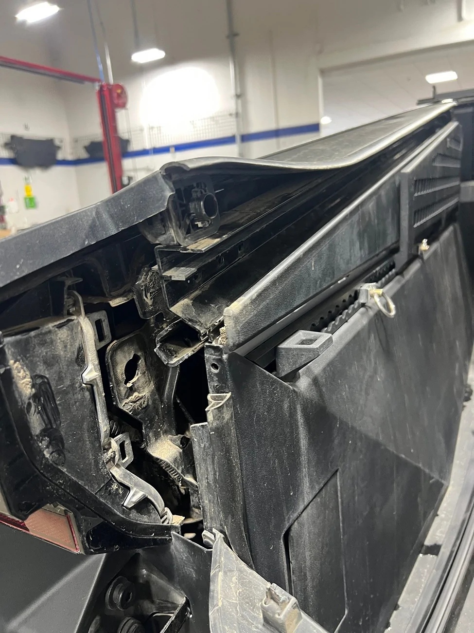 Tesla Cybertruck Overland to Arctic Ocean Ruined My Tonneau Cover (Due to Dust) smith9