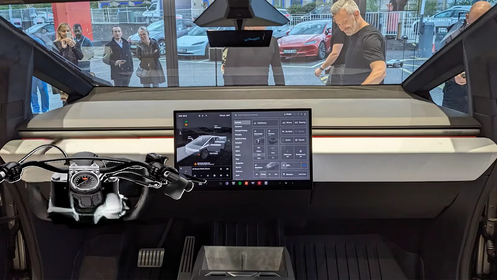 Tesla Cybertruck Yoke Alternative New-Tesla-Cybertruck-dashabord
