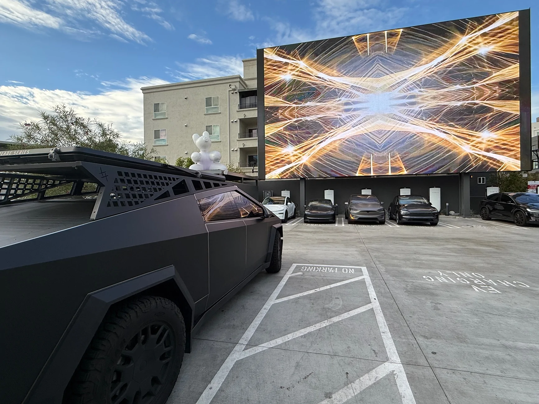 Tesla Cybertruck What did you do TO / WITH your Cybertruck today? 👨🏻‍🔧🧰🚿🛠 IMG_8119
