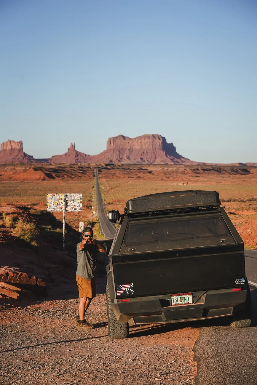 Tesla Cybertruck Exploring the legendary Forrest Gump Point in Utah DSC06804