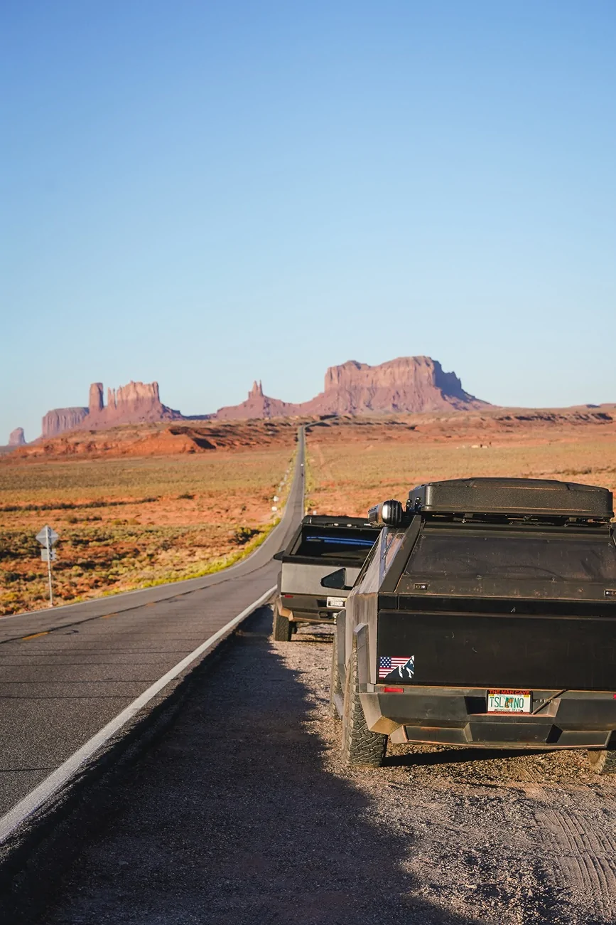 Tesla Cybertruck Exploring the legendary Forrest Gump Point in Utah DSC06882