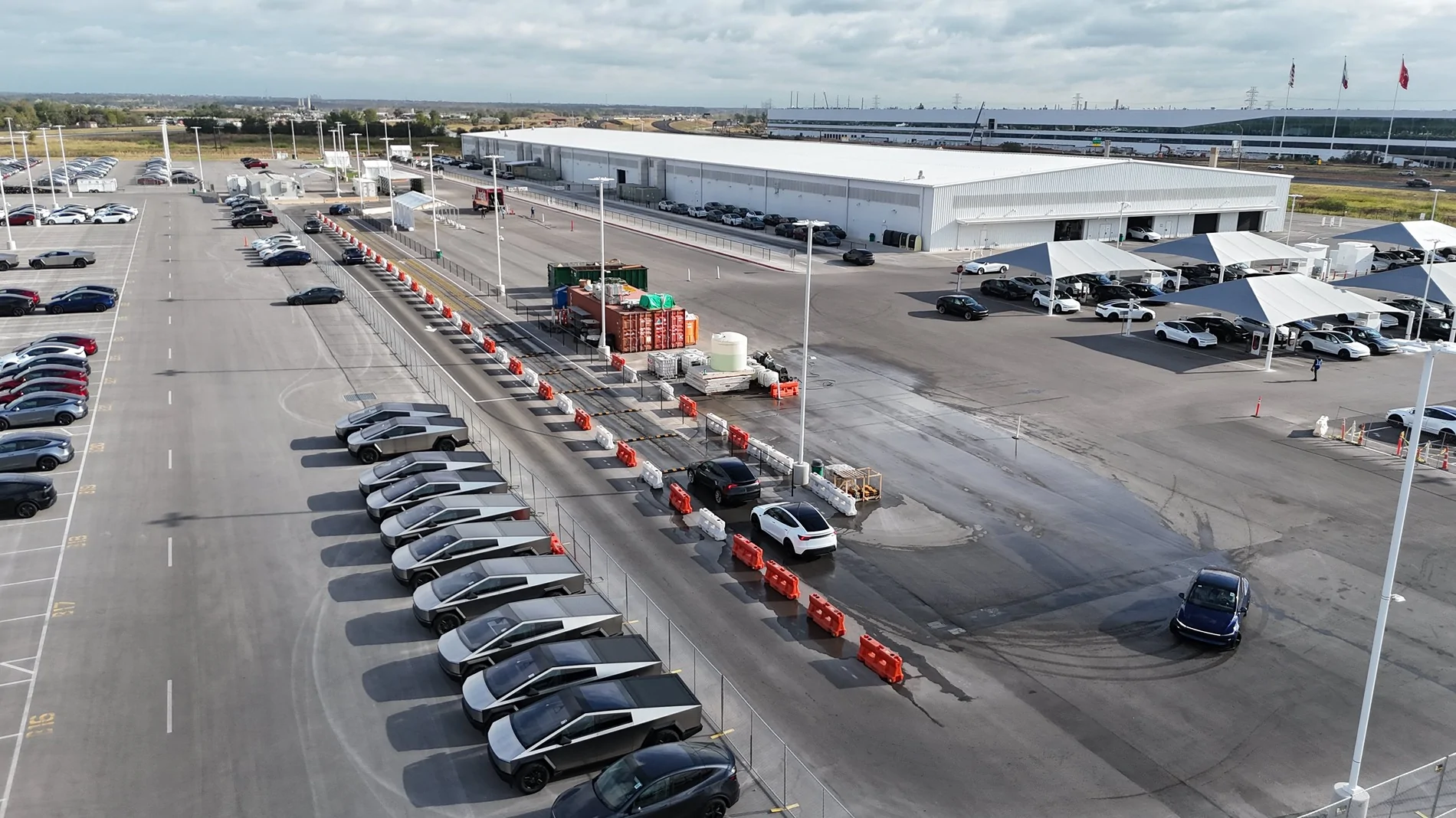 Tesla Cybertruck New customer factory delivery center coming to Giga Texas G1n-MDnWwAEEP7g