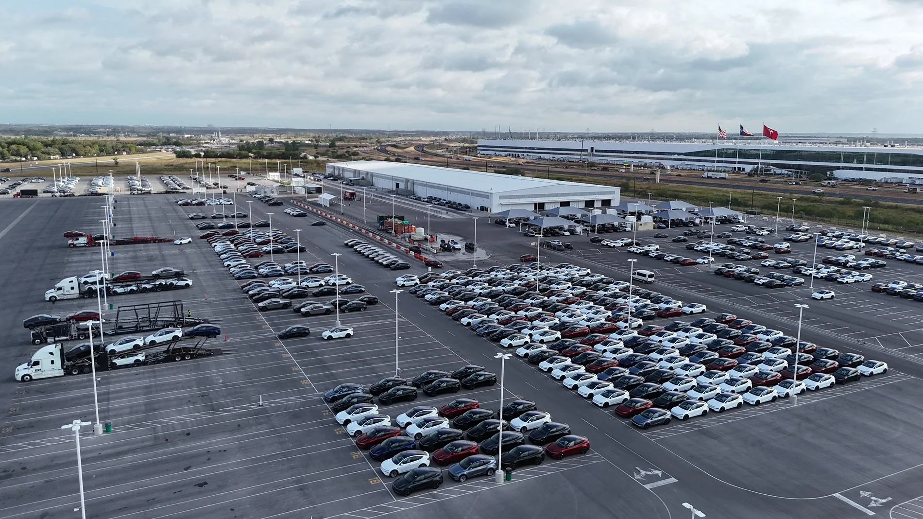 Tesla Cybertruck New customer factory delivery center coming to Giga Texas G1n-MDpXEAUmmO3
