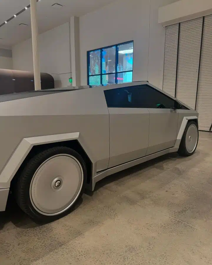 Tesla Cybertruck Painting bumpers and cladding IMG_1965