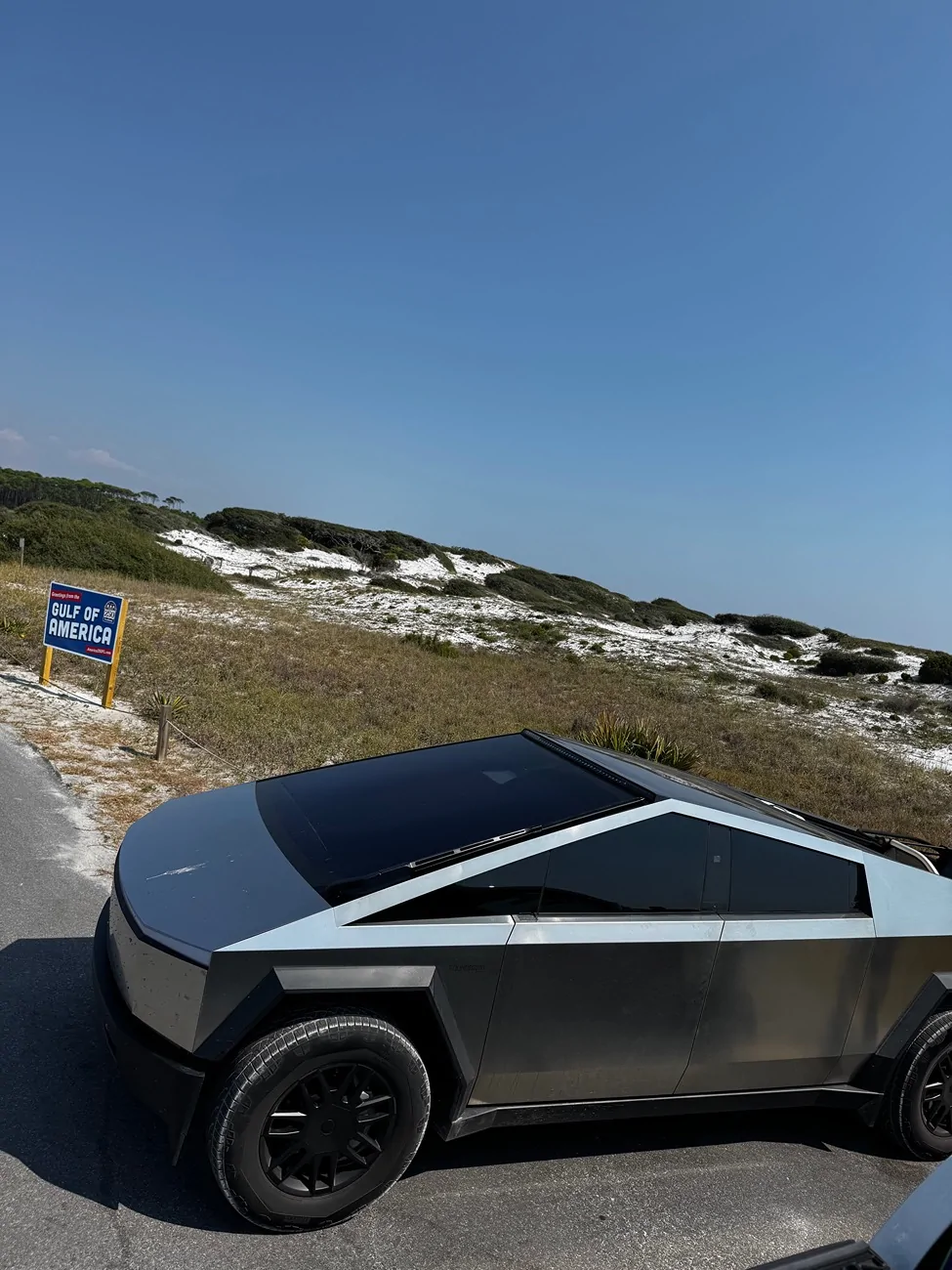 Tesla Cybertruck Squatted #TakeOFF IMG_3884