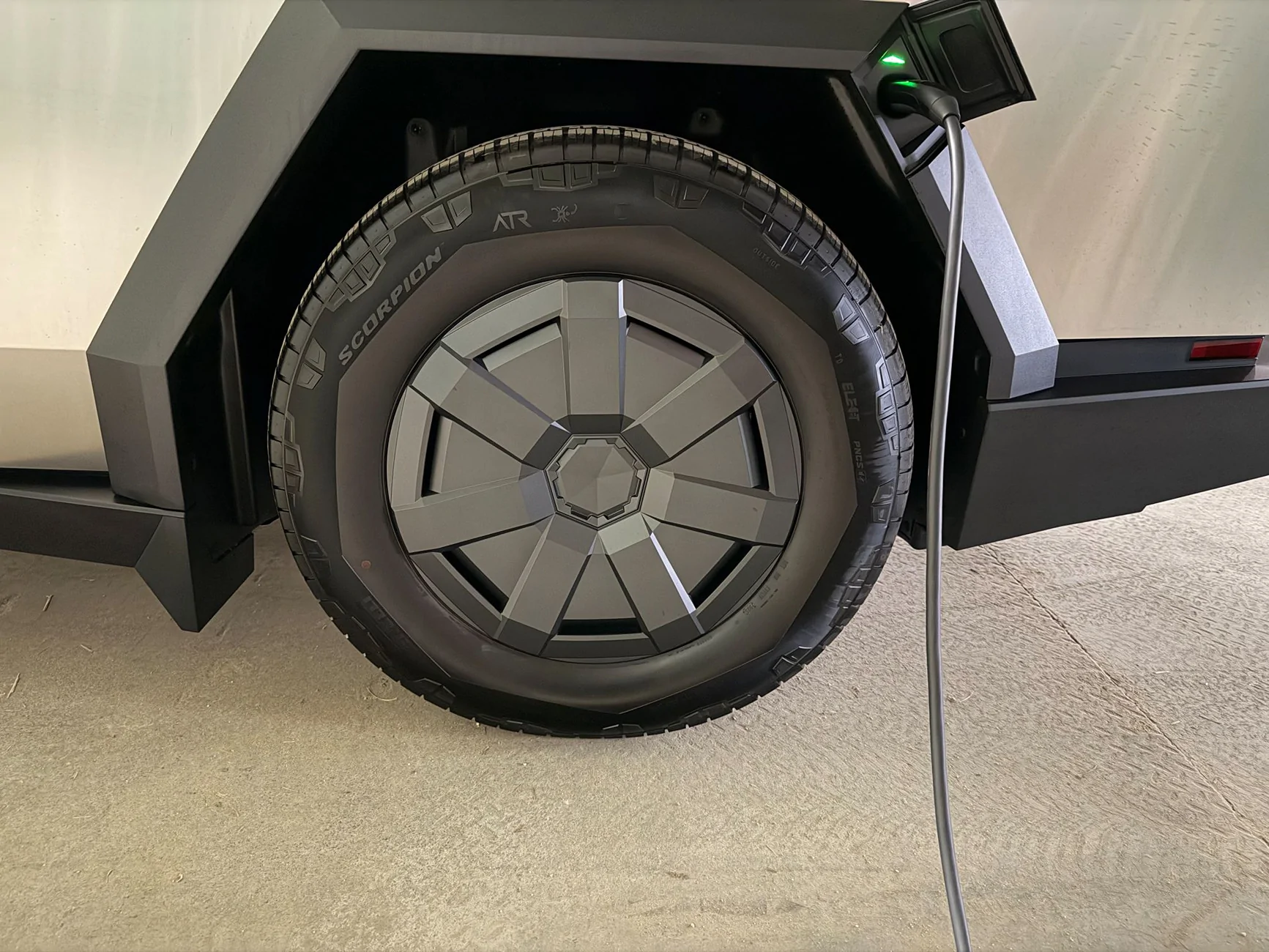 Tesla Cybertruck WTB Cyber wheels + tires (or Core swap) IMG_7785