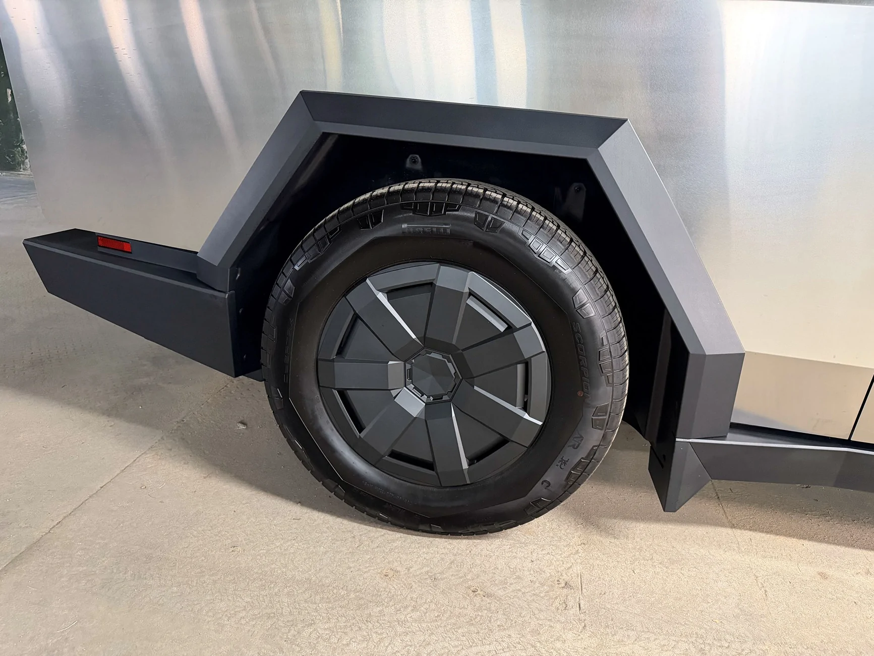 Tesla Cybertruck WTB Cyber wheels + tires (or Core swap) IMG_7784