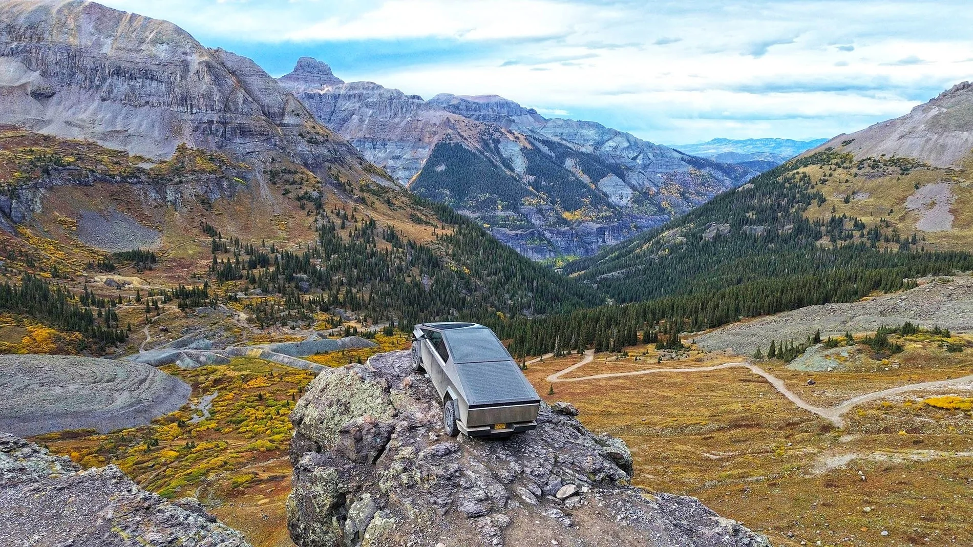 Tesla Cybertruck Cybertruck @ Poser Rock, Imogene Pass G17-YwYWcAAa23X