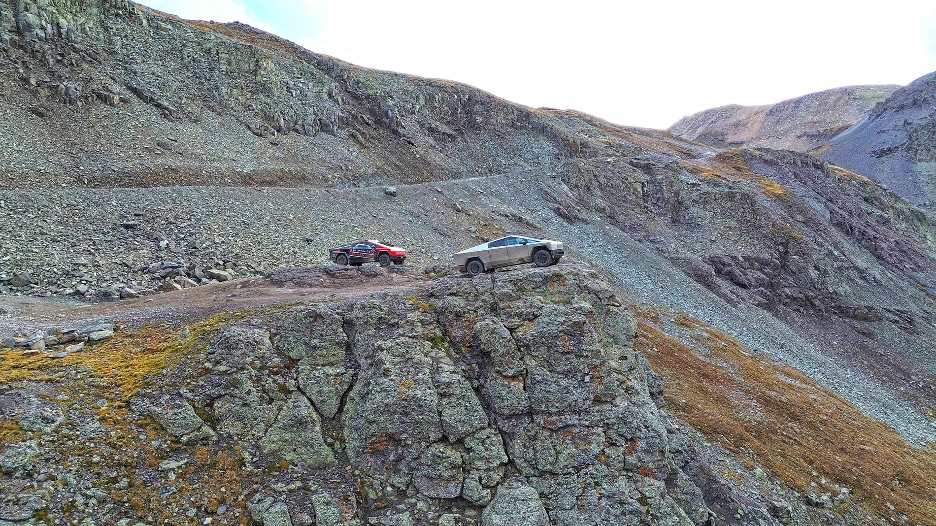 Tesla Cybertruck Cybertruck @ Poser Rock, Imogene Pass G17-Y0IXgAAy-ku
