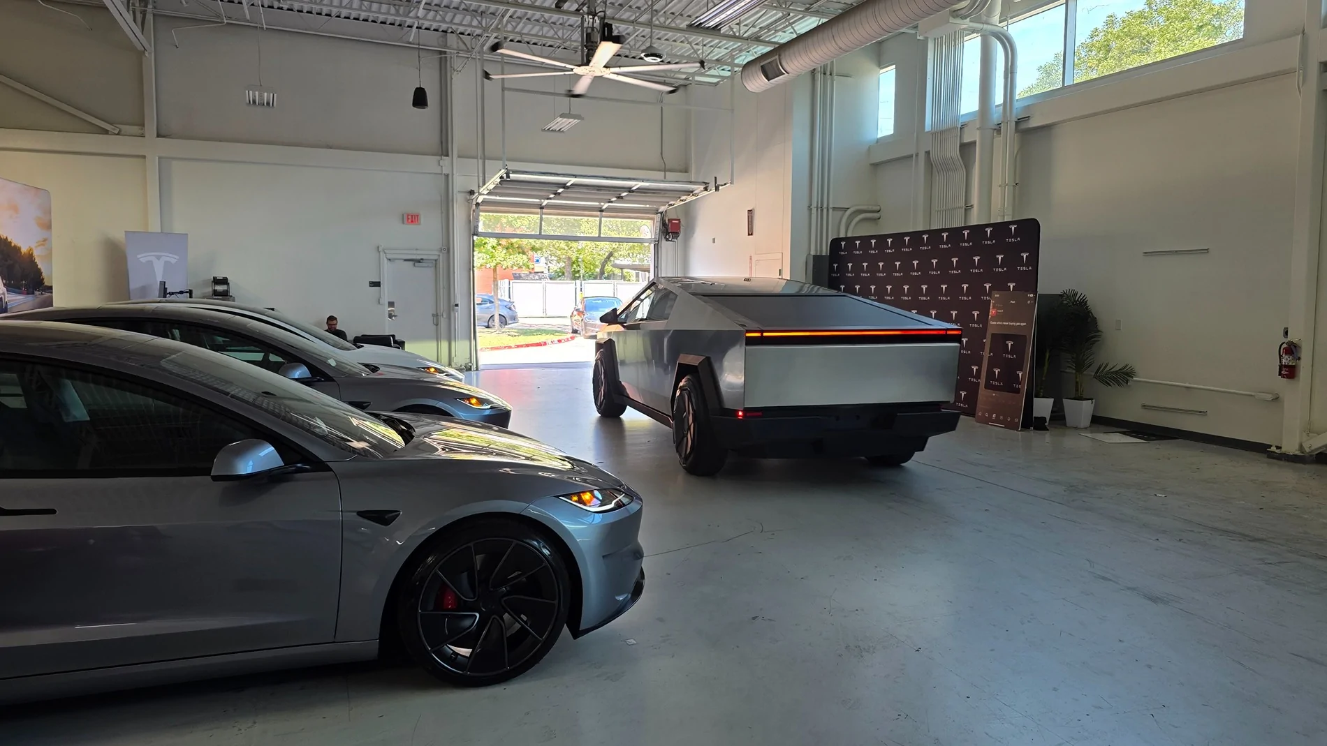 Tesla Cybertruck Daily random Cybertruck photos thread - Post Yours! 📸 🤳 20250928_131933