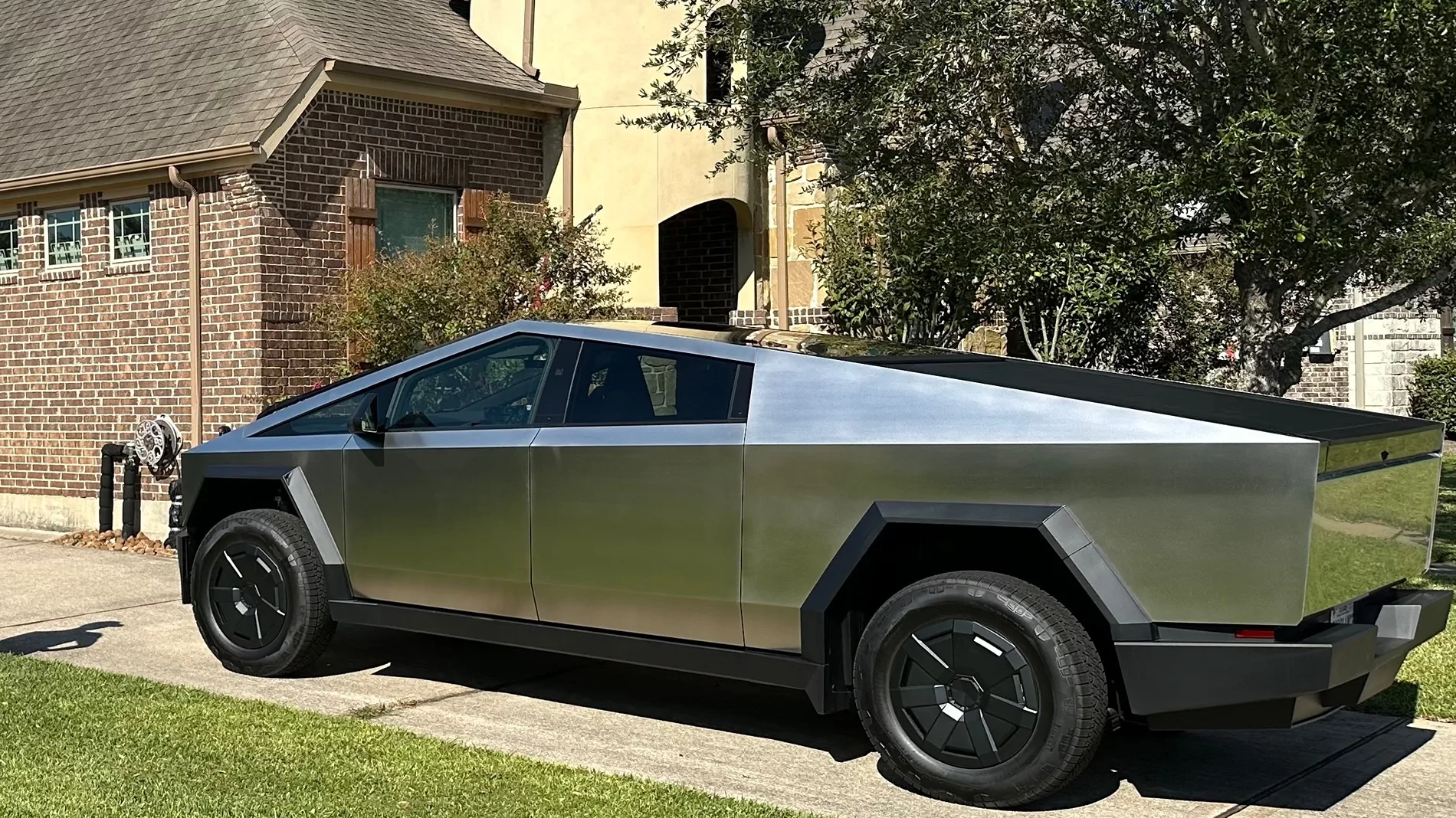Tesla Cybertruck Took delivery awd IMG_2885