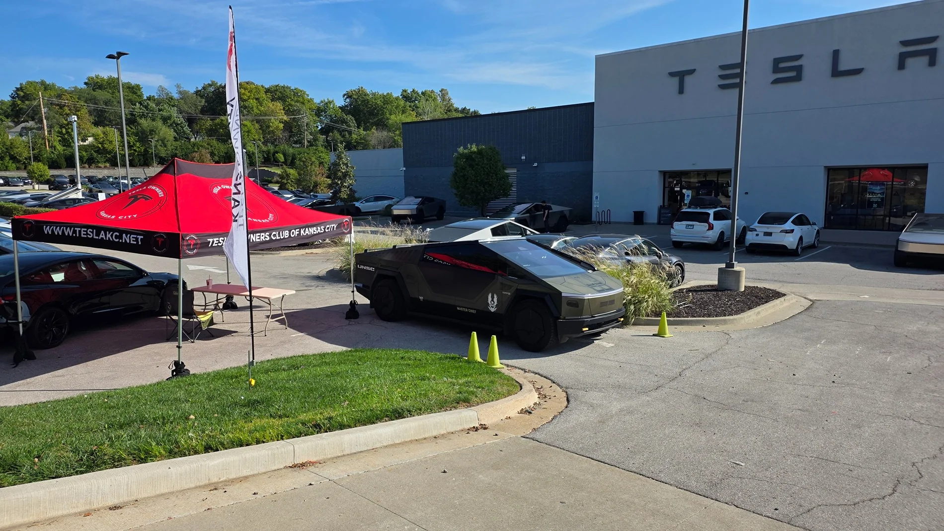Tesla Cybertruck Tesla reports record deliveries! 20250927_101447