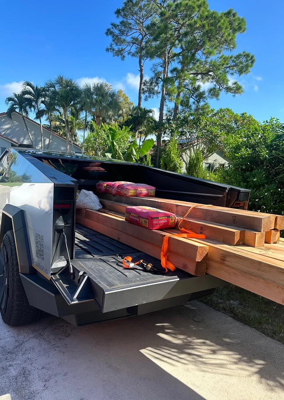 Tesla Cybertruck What Are You Hauling in your Cybertruck? 🦾 👷‍♂️ IMG_4231