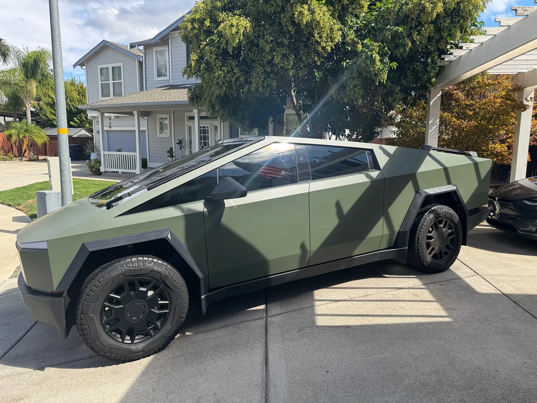 Tesla Cybertruck Anyone else holding off on the Cantrail recall? IMG_5217