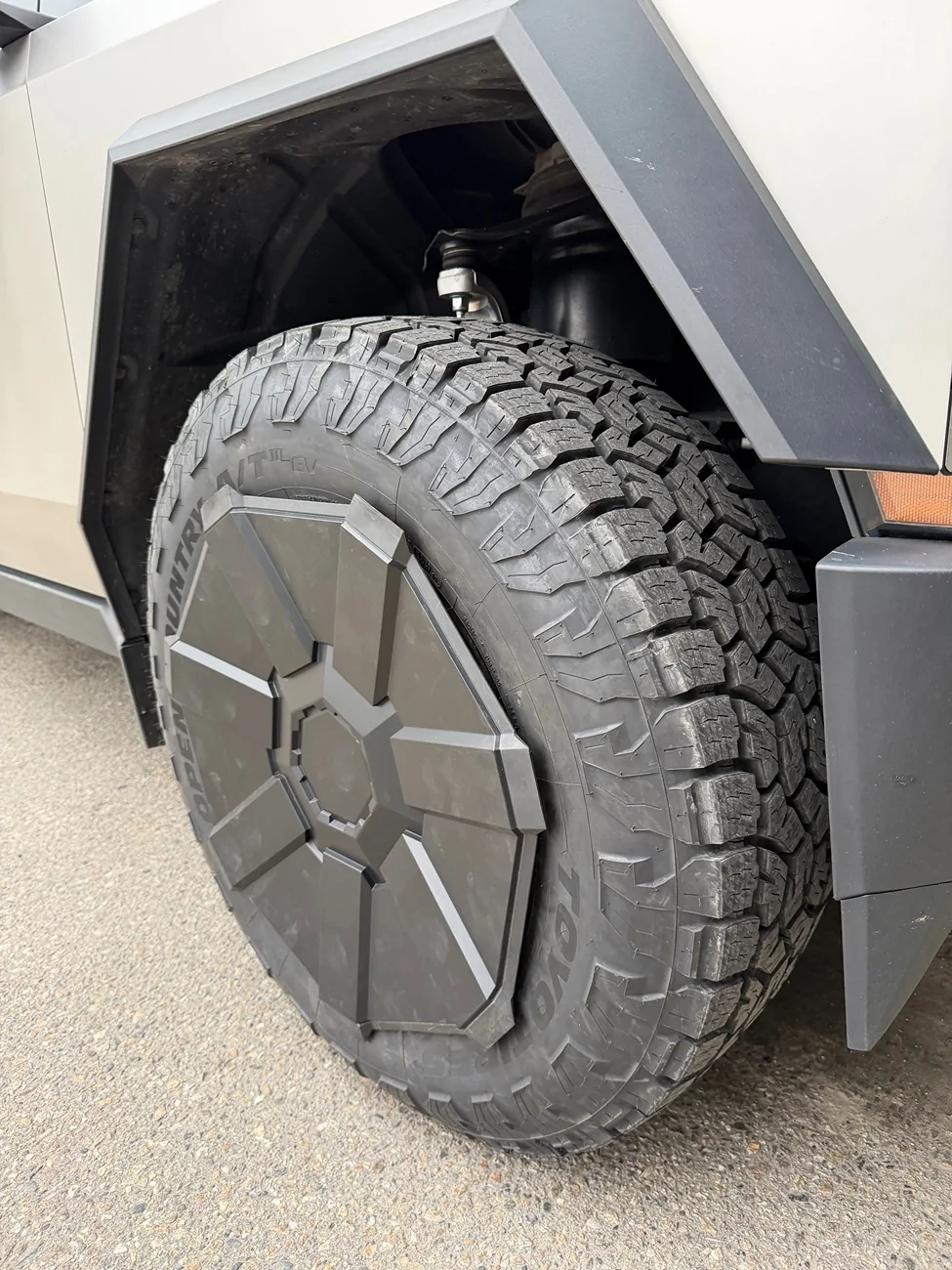 Tesla Cybertruck Toyo AT3 EV tires (285/70/r20) installed IMG_0021