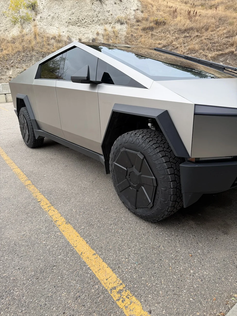Tesla Cybertruck Toyo AT3 EV tires (285/70/r20) installed IMG_0020