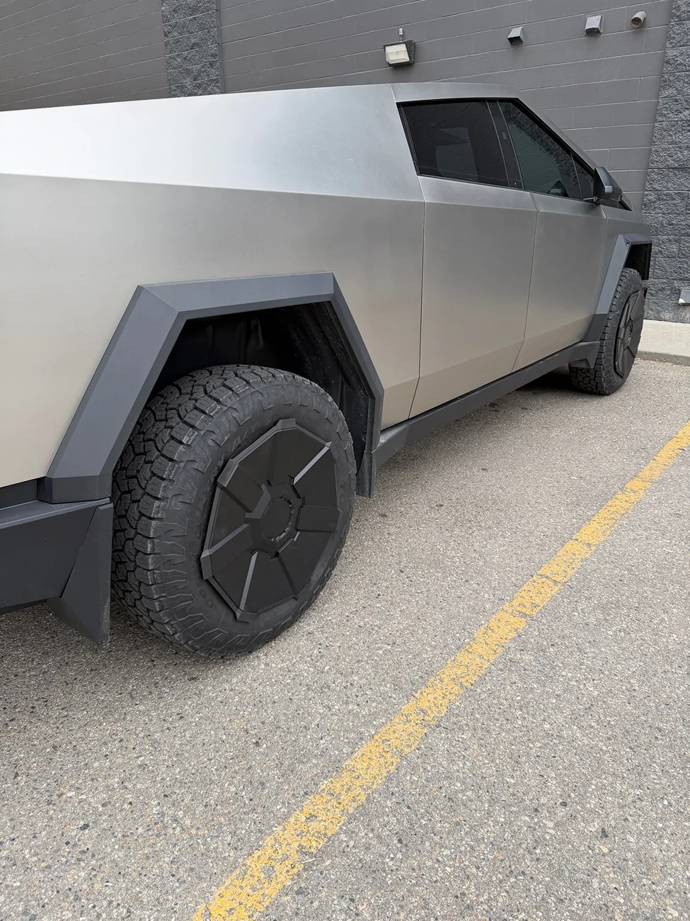 Tesla Cybertruck Toyo AT3 EV tires (285/70/r20) installed IMG_0023