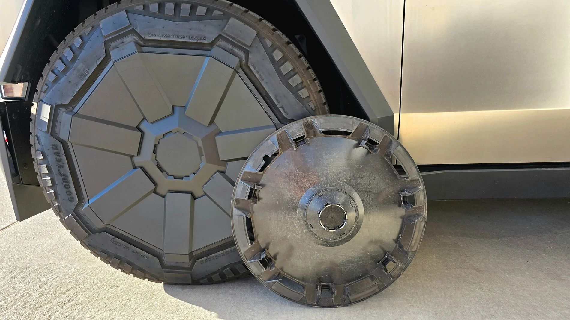 Tesla Cybertruck Anyone try these Hubcaps? - I like the look. 20251005_081841