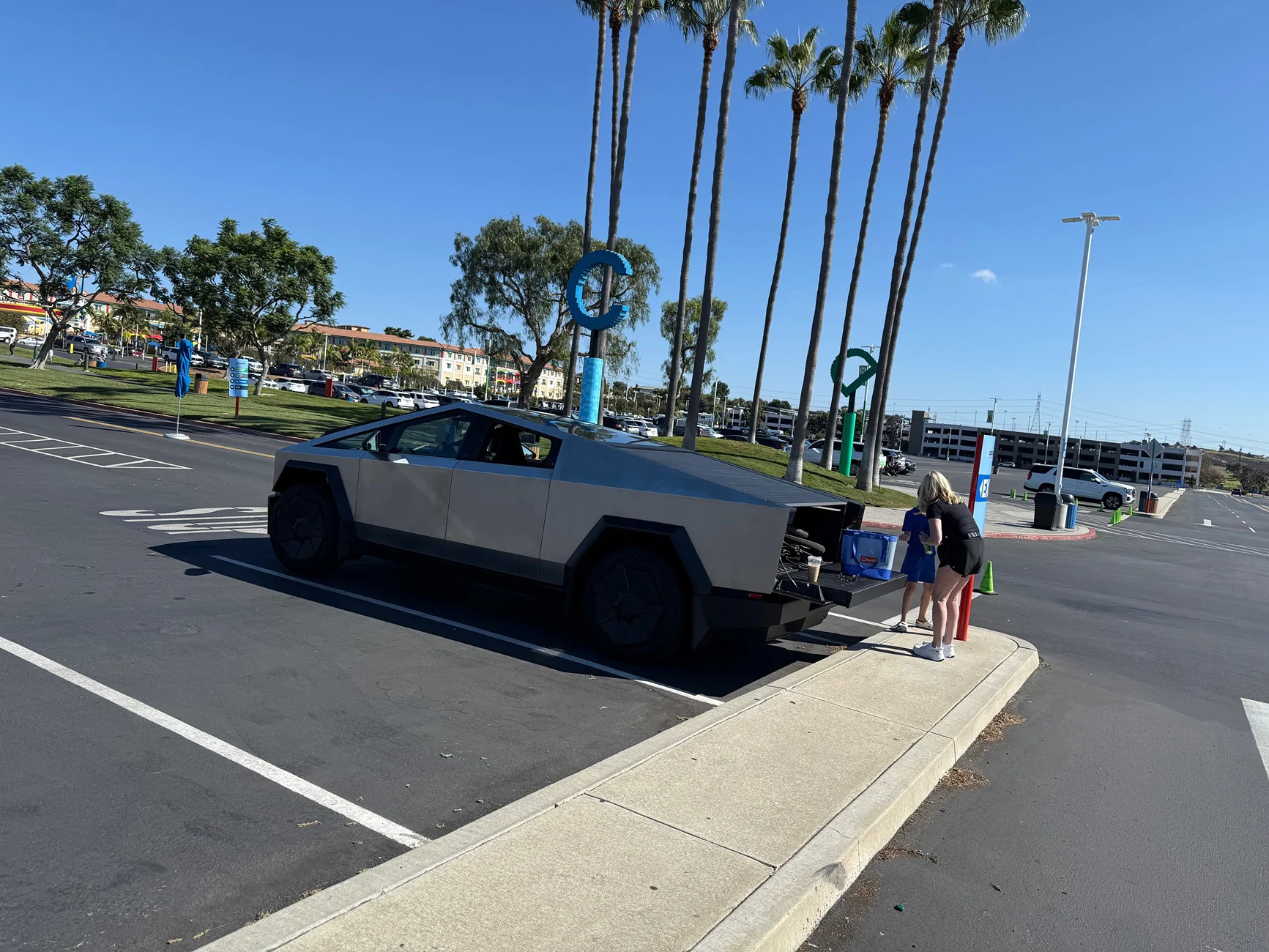 Tesla Cybertruck Daily random Cybertruck photos thread - Post Yours! 📸 🤳 IMG_3574