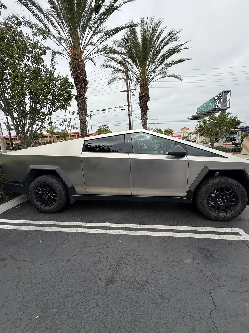 Tesla Cybertruck Anyone else holding off on the Cantrail recall? IMG_1530
