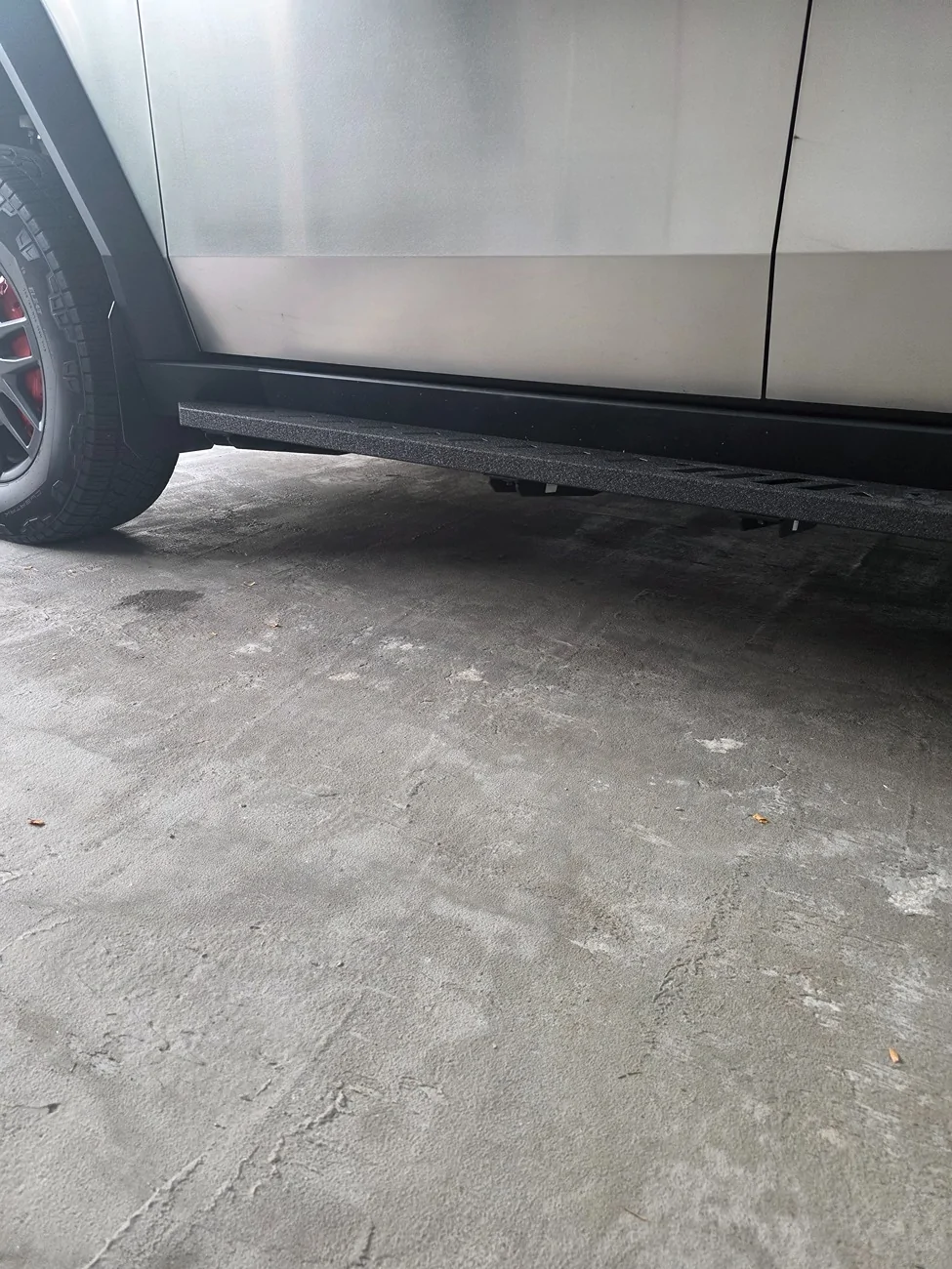 Tesla Cybertruck Side Steps / Running Boards recommendations? 20251003_180317