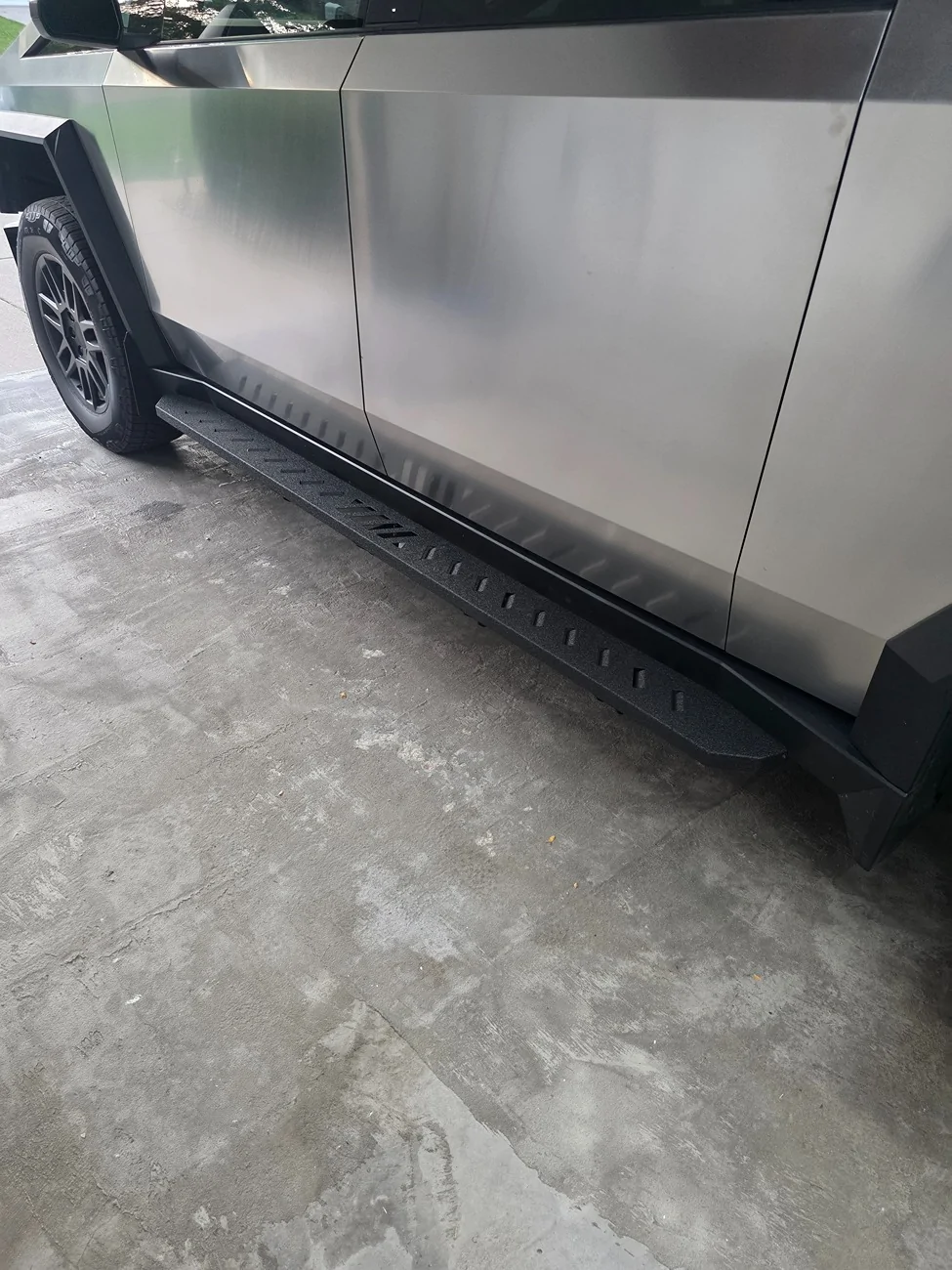 Tesla Cybertruck Side Steps / Running Boards recommendations? 20251003_180310