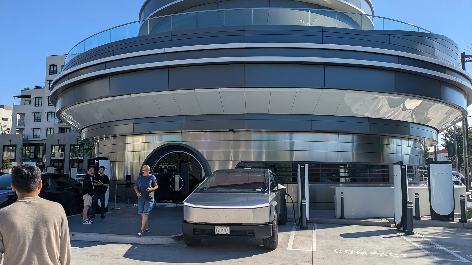 Tesla Cybertruck Tesla Diner by way of 3K mile road trip 1000016264