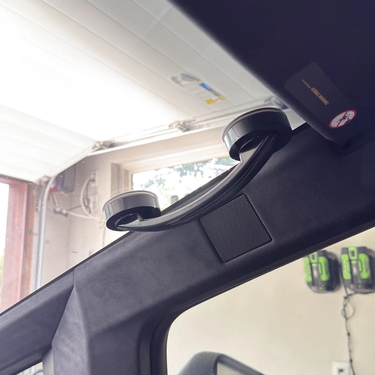 Tesla Cybertruck Aftermarket Interior grab handles 1760137808447-kz