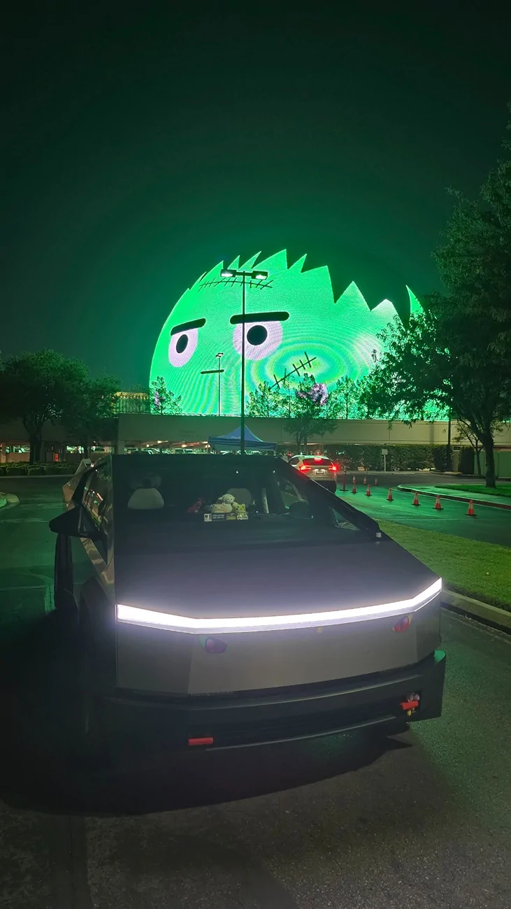 Tesla Cybertruck Daily random Cybertruck photos thread - Post Yours! 📸 🤳 20251011_190017(0)