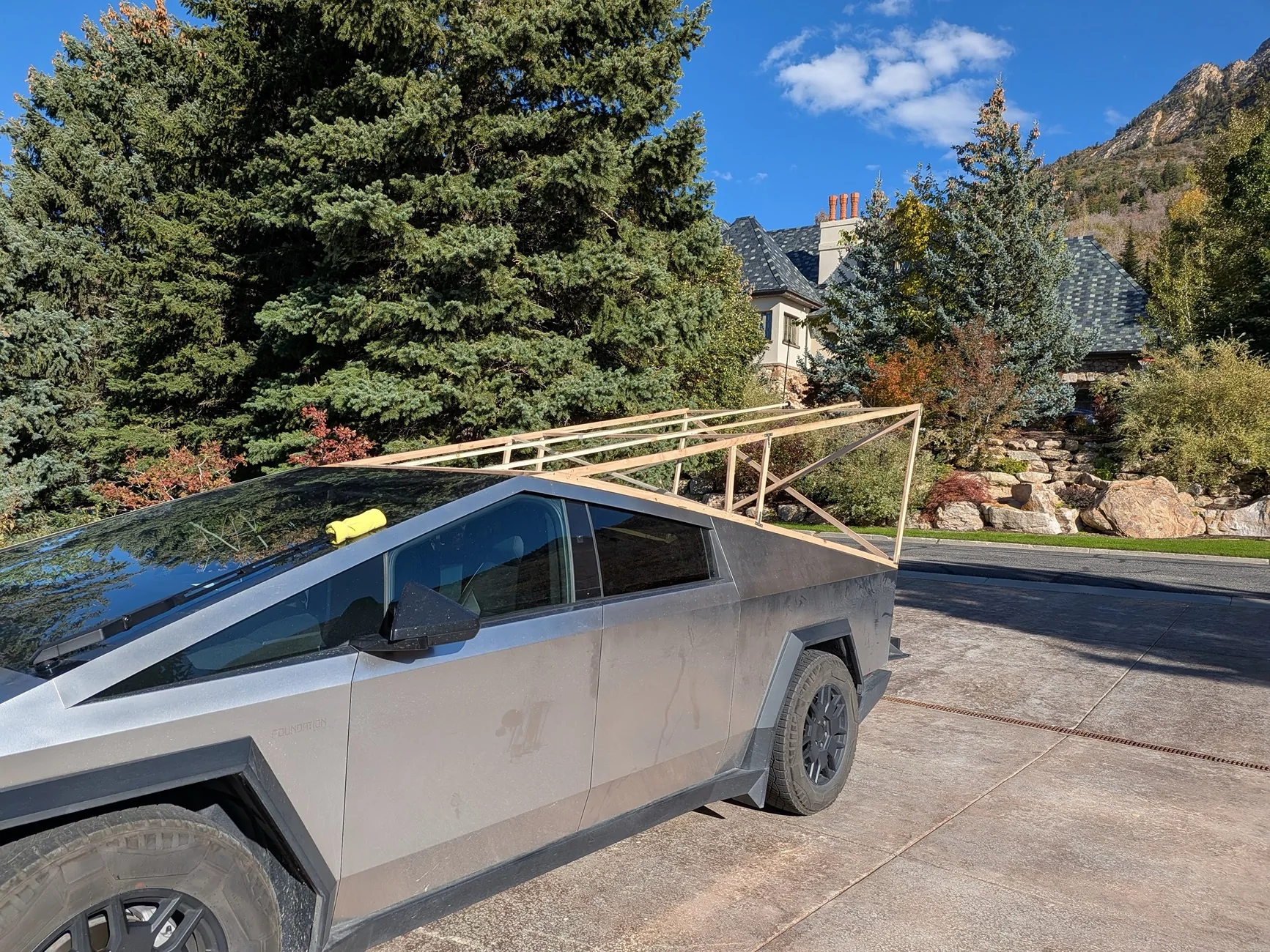 Tesla Cybertruck Preparing trailer range test with and without a wind deflector.... Image 2