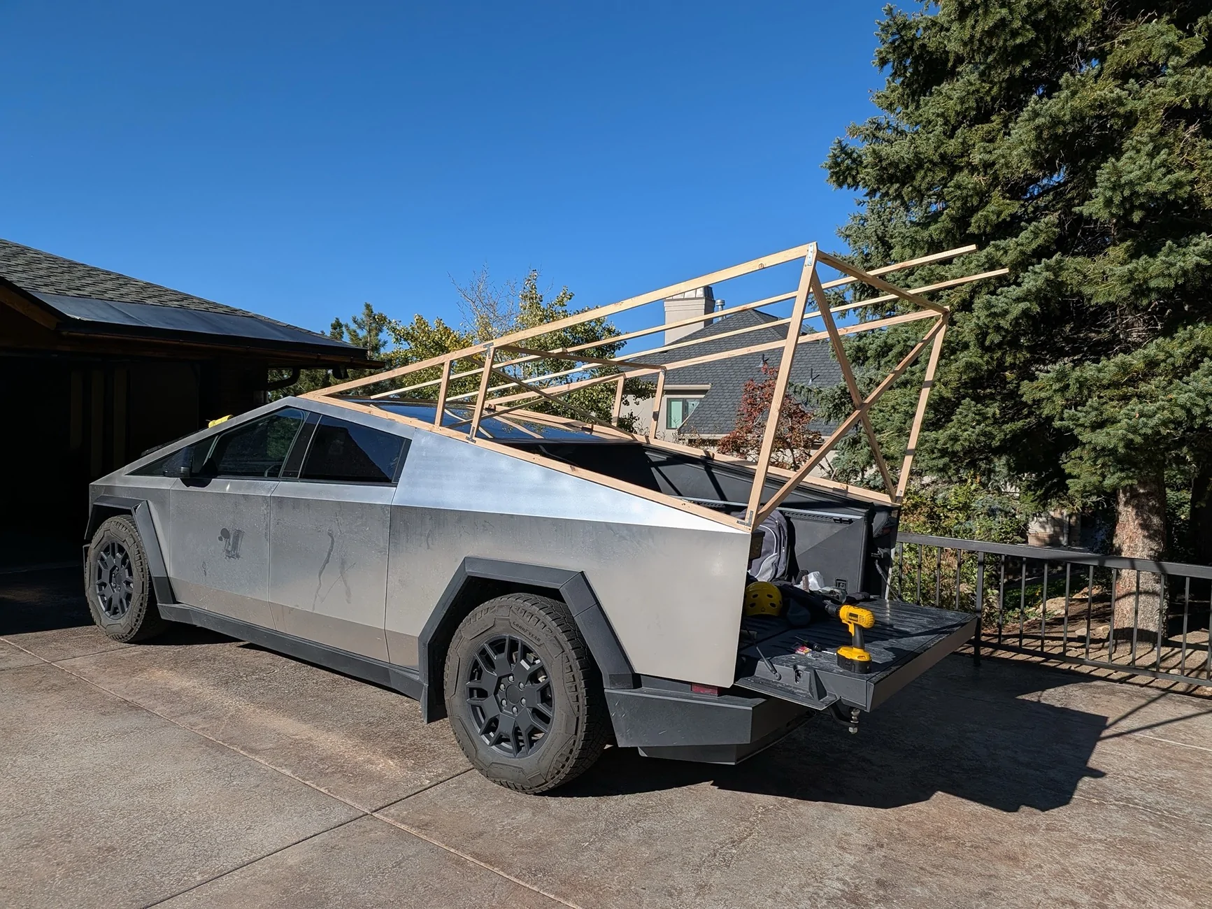 Tesla Cybertruck Preparing trailer range test with and without a wind deflector.... Image 1