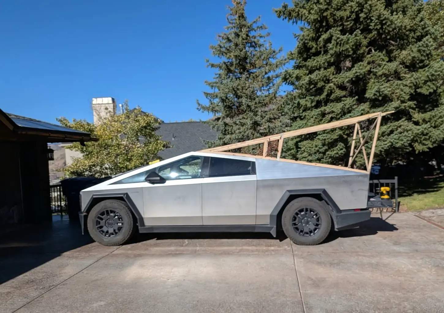 Tesla Cybertruck Preparing trailer range test with and without a wind deflector.... 106265-54fe704d3a8d3d45dd5e7b2edc0f9be6