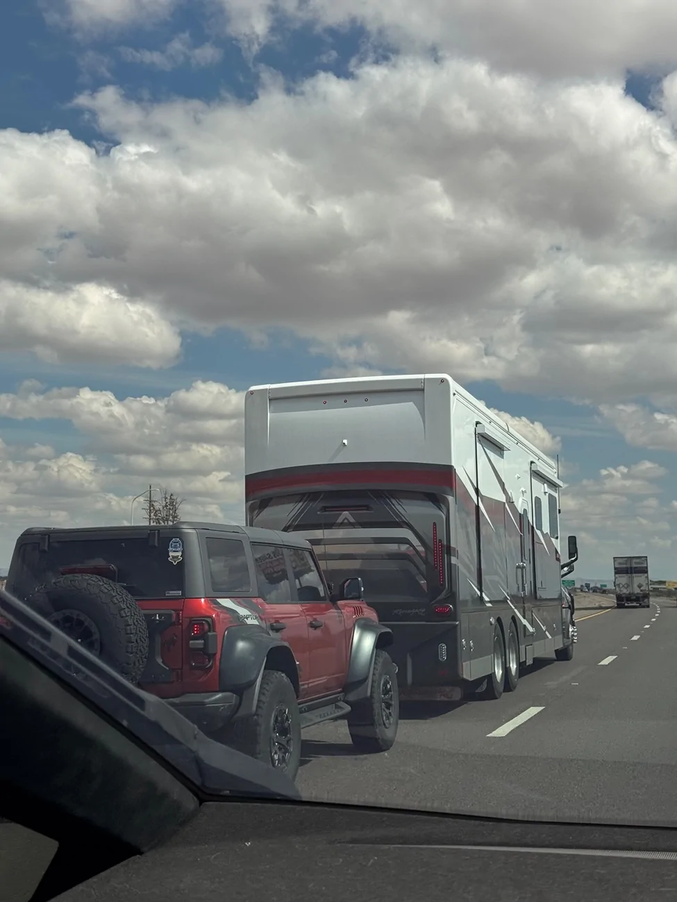 Tesla Cybertruck Preparing trailer range test with and without a wind deflector.... IMG_4120