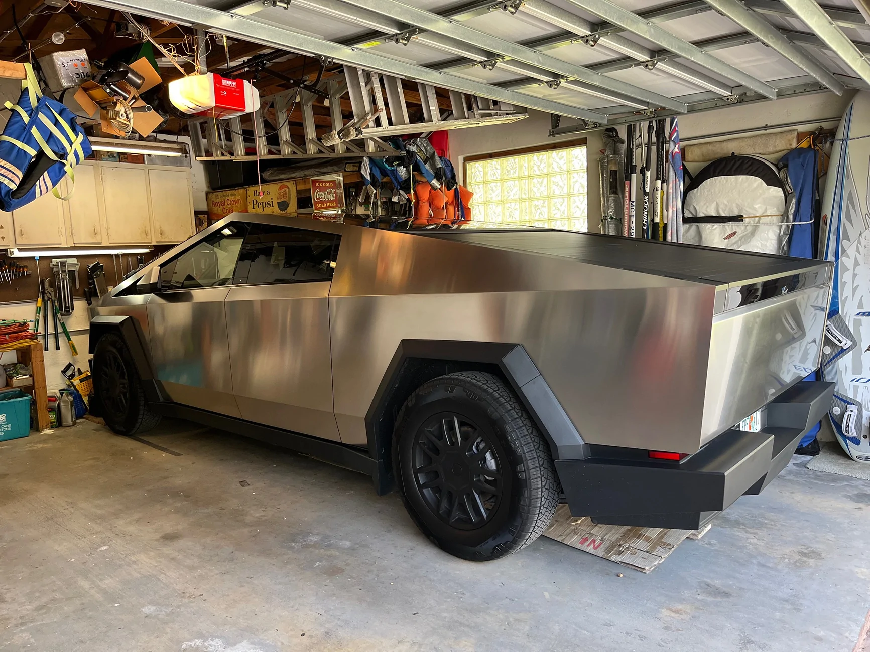 Tesla Cybertruck What did you do TO / WITH your Cybertruck today? 👨🏻‍🔧🧰🚿🛠 1760469799514-mo