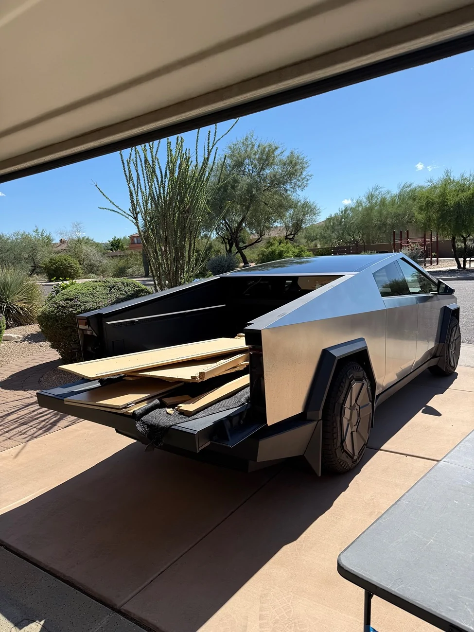 Tesla Cybertruck What did you do TO / WITH your Cybertruck today? 👨🏻‍🔧🧰🚿🛠 IMG_3684